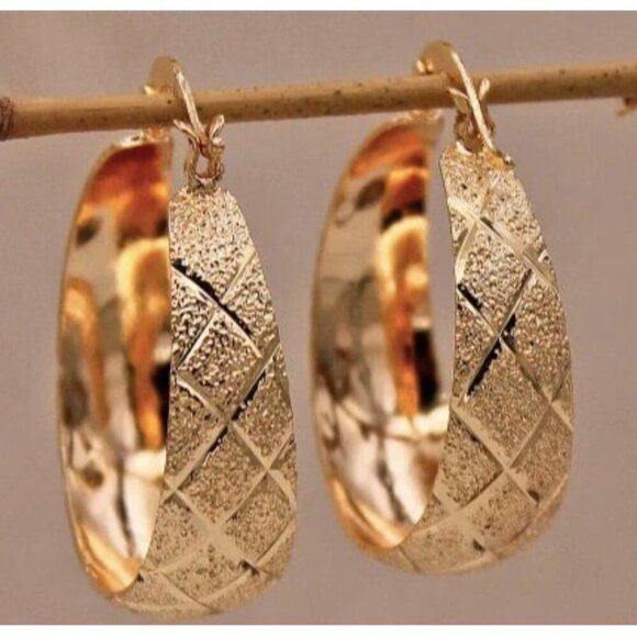 14k Gold Plated Rhombus Pattern Hoop Earrings - Picture 2 of 5